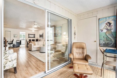 Condo in Seminole, Florida, 2 bedrooms  № 1770981 - photo 13