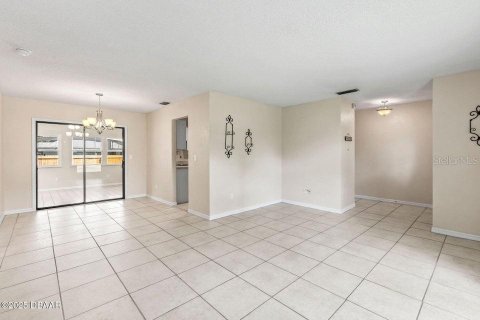 House in Ormond Beach, Florida 3 bedrooms, 169.45 sq.m. № 1849653 - photo 8