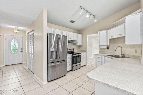 House in Ormond Beach, Florida 3 bedrooms, 169.45 sq.m. № 1849653 - photo 15