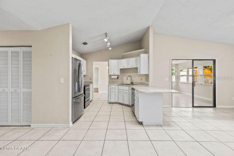House in Ormond Beach, Florida 3 bedrooms, 169.45 sq.m. № 1849653 - photo 18