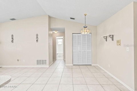 House in Ormond Beach, Florida 3 bedrooms, 169.45 sq.m. № 1849653 - photo 6