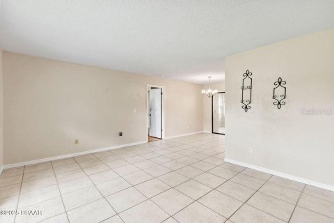 House in Ormond Beach, Florida 3 bedrooms, 169.45 sq.m. № 1849653 - photo 7