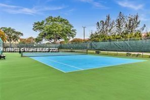 Снять в аренду кондоминиум в Пемброк-Пайнс, Флорида 2 спальни, 97.73м2, № 1972802 - фото 4