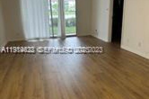 Снять в аренду кондоминиум в Пемброк-Пайнс, Флорида 2 спальни, 97.73м2, № 1972802 - фото 9