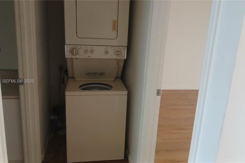 Copropriété à louer à Pembroke Pines, Floride: 2 chambres, 97.73 m2 № 1972802 - photo 11