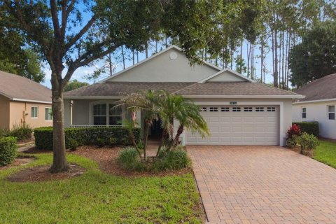 House in Clermont, Florida 2 bedrooms, 166.48 sq.m. № 2359184