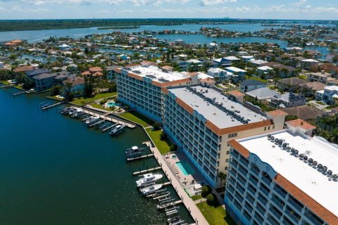 Condo in Redington Shores, Florida, 3 bedrooms  № 1829221 - photo 15