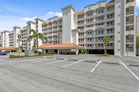 Condo in Redington Shores, Florida, 3 bedrooms  № 1829221 - photo 2