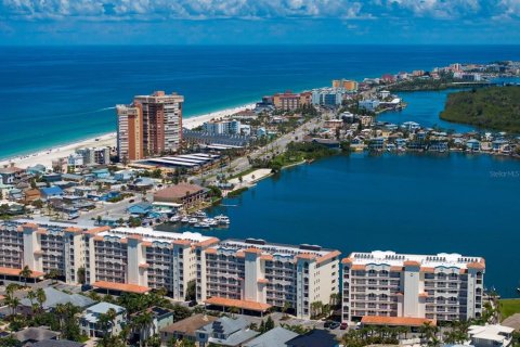 Condo in Redington Shores, Florida, 3 bedrooms  № 1829221 - photo 13