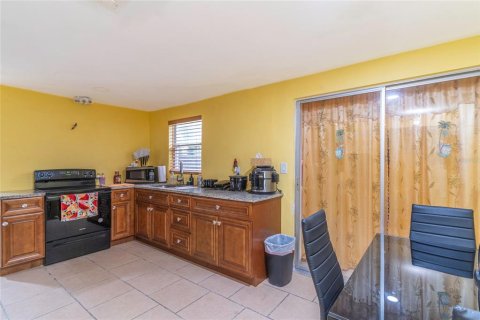 House in New Port Richey, Florida 2 bedrooms, 90.67 sq.m. № 1530483 - photo 11