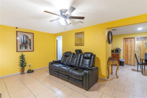 House in New Port Richey, Florida 2 bedrooms, 90.67 sq.m. № 1530483 - photo 2