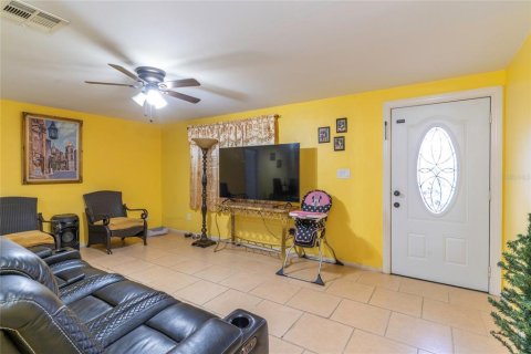 House in New Port Richey, Florida 2 bedrooms, 90.67 sq.m. № 1530483 - photo 9