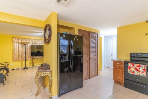 House in New Port Richey, Florida 2 bedrooms, 90.67 sq.m. № 1530483 - photo 6