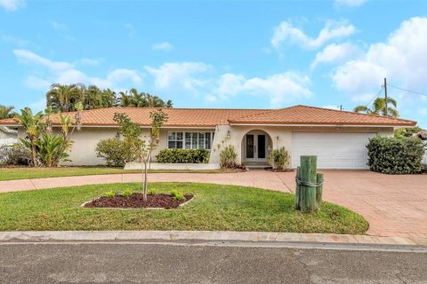 Casa en Saint Petersburg, Florida 3 dormitorios, 222.22 m2 № 2131060