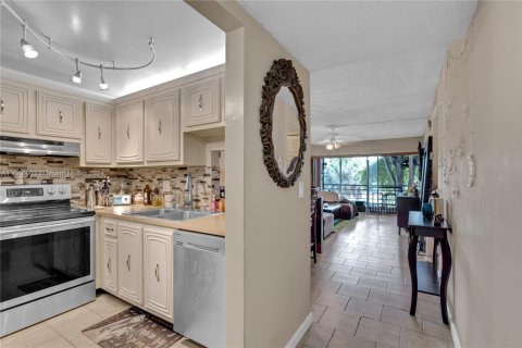 Condo in Plantation, Florida, 2 bedrooms  № 1701268 - photo 6