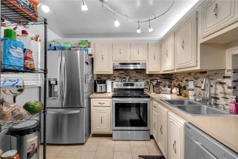 Condo in Plantation, Florida, 2 bedrooms  № 1701268 - photo 7
