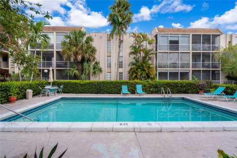 Condo in Plantation, Florida, 2 bedrooms  № 1701268 - photo 21