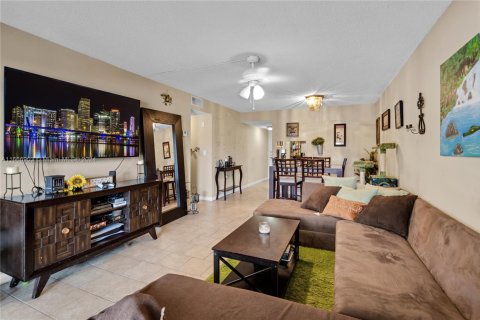 Condo in Plantation, Florida, 2 bedrooms  № 1701268 - photo 12