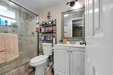 Condo in Plantation, Florida, 2 bedrooms  № 1701268 - photo 19