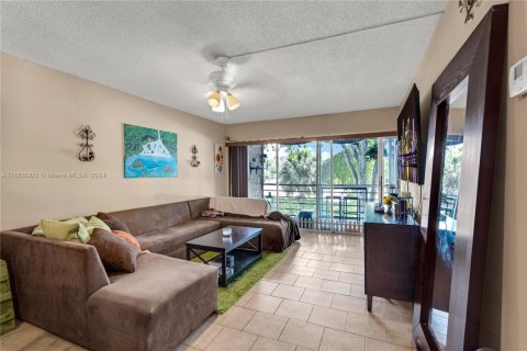 Condo in Plantation, Florida, 2 bedrooms  № 1701268 - photo 10