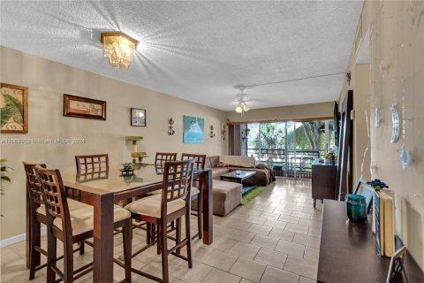 Condo in Plantation, Florida, 2 bedrooms  № 1701268 - photo 8