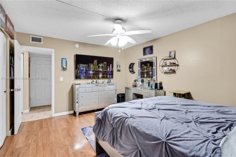 Condo in Plantation, Florida, 2 bedrooms  № 1701268 - photo 17