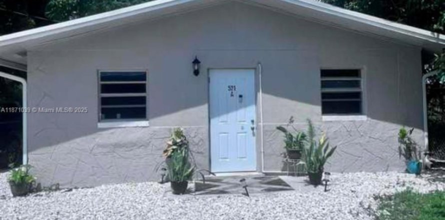 House in St. Lucie, Florida 3 bedrooms, 148.64 sq.m. № 1920074