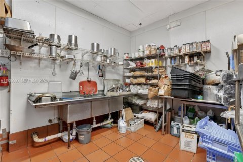 Commercial property in Fort Lauderdale, Florida № 1998473 - photo 15