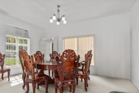 Villa ou maison à vendre à Apopka, Floride: 5 chambres, 351.91 m2 № 1679556 - photo 10