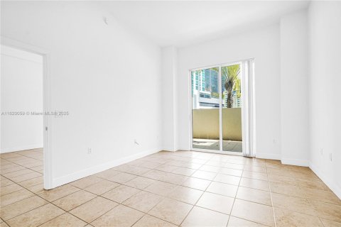 Condo in Miami, Florida, 1 bedroom  № 1242446 - photo 22