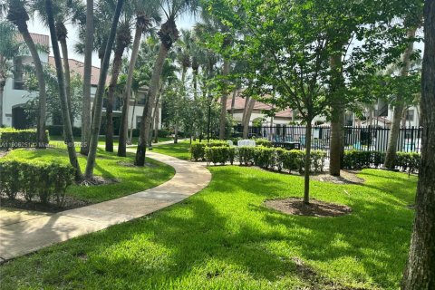 Condo in Hollywood, Florida, 2 bedrooms  № 1956896 - photo 18