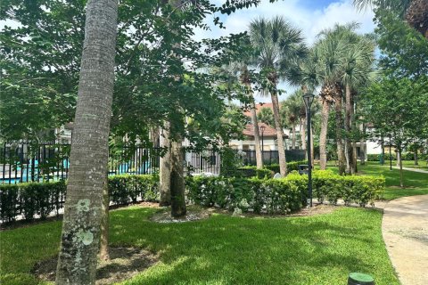 Condo in Hollywood, Florida, 2 bedrooms  № 1956896 - photo 10