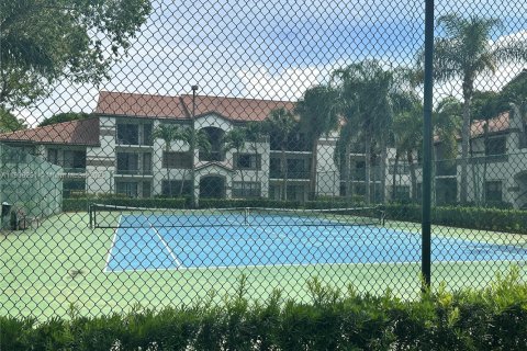 Condo in Hollywood, Florida, 2 bedrooms  № 1956896 - photo 12