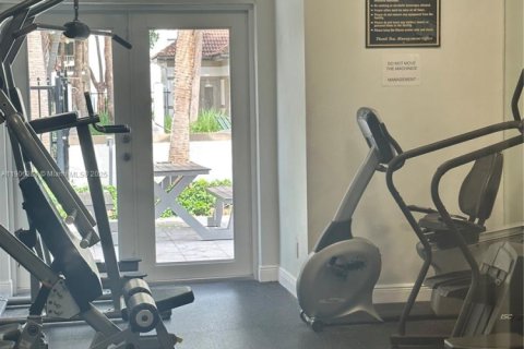 Condo in Hollywood, Florida, 2 bedrooms  № 1956896 - photo 4