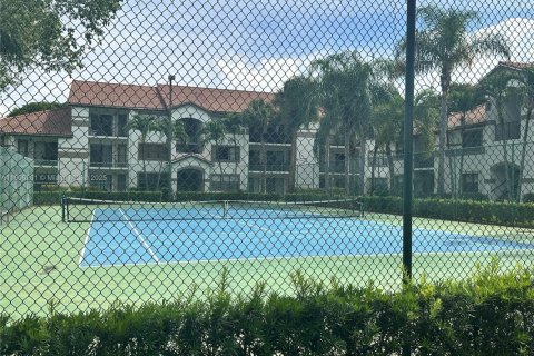 Condo in Hollywood, Florida, 2 bedrooms  № 1956896 - photo 15