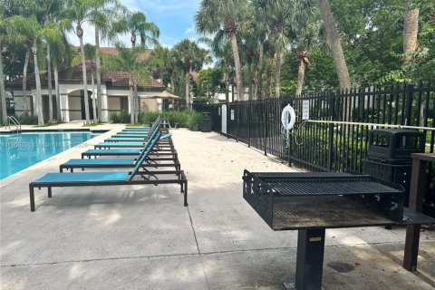 Condo in Hollywood, Florida, 2 bedrooms  № 1956896 - photo 7