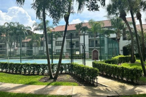 Condo in Hollywood, Florida, 2 bedrooms  № 1956896 - photo 20