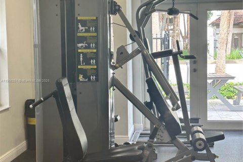 Condo in Hollywood, Florida, 2 bedrooms  № 1956896 - photo 5