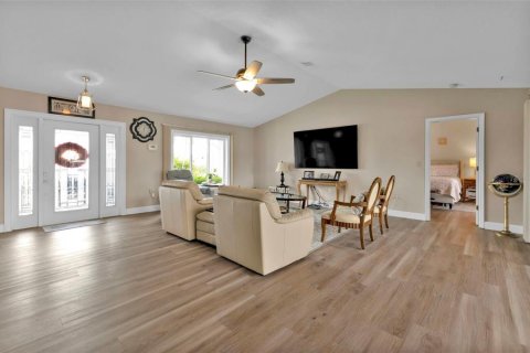 House in Punta Gorda, Florida 3 bedrooms, 184.23 sq.m. № 1538423 - photo 13