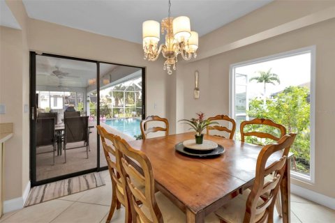 House in Punta Gorda, Florida 3 bedrooms, 184.23 sq.m. № 1538423 - photo 10