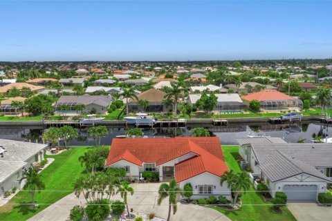 House in Punta Gorda, Florida 3 bedrooms, 184.23 sq.m. № 1538423 - photo 5