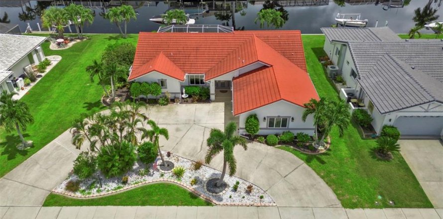 House in Punta Gorda, Florida 3 bedrooms, 184.23 sq.m. № 1538423