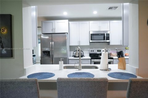 House in Tamarac, Florida 3 bedrooms, 140.1 sq.m. № 2012526