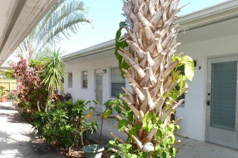 Condo in Lake Worth, Florida, 2 bedrooms  № 1868016 - photo 1