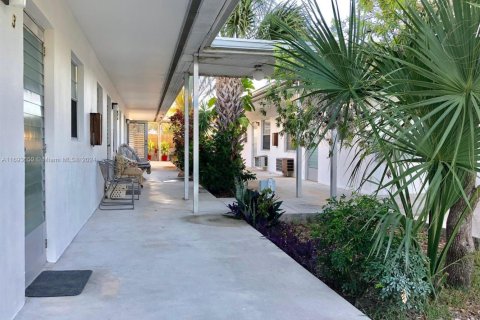 Condo in Lake Worth, Florida, 2 bedrooms  № 1868016 - photo 13