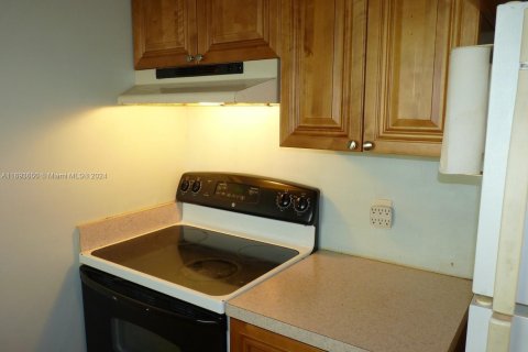 Condo in Lake Worth, Florida, 2 bedrooms  № 1868016 - photo 7
