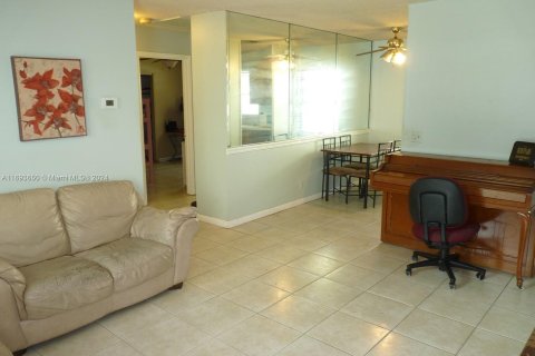Condo in Lake Worth, Florida, 2 bedrooms  № 1868016 - photo 2