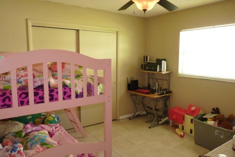 Condo in Lake Worth, Florida, 2 bedrooms  № 1868016 - photo 10