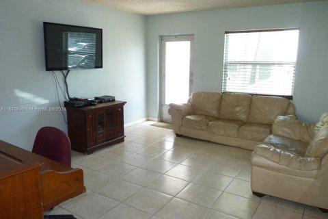 Condo in Lake Worth, Florida, 2 bedrooms  № 1868016 - photo 3