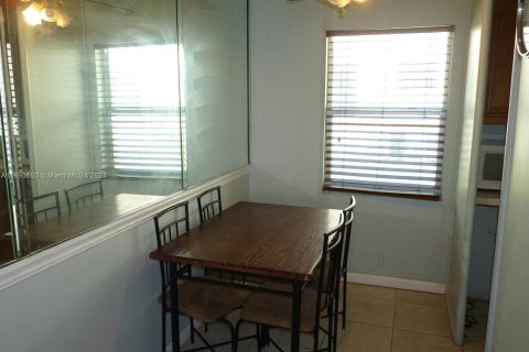 Condo in Lake Worth, Florida, 2 bedrooms  № 1868016 - photo 4
